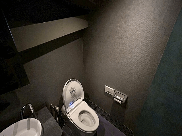 大阪市 Barトイレ改修・ボトル棚補強工事